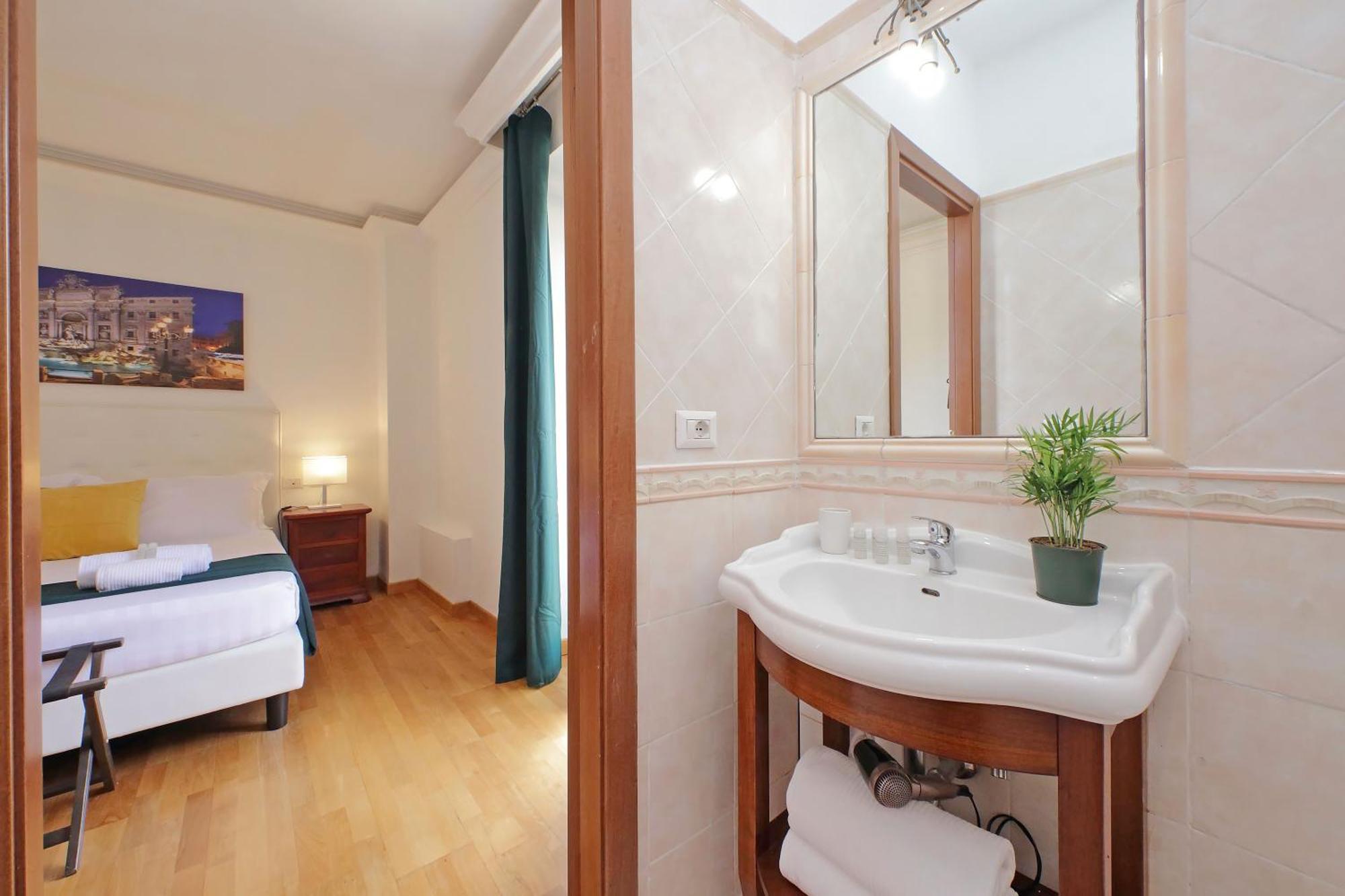 Romulus Rooms Exterior photo